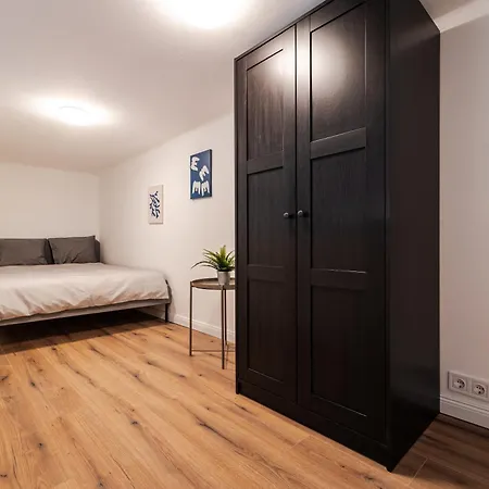 Vintage 2 Bedroom Apartment, Kai *